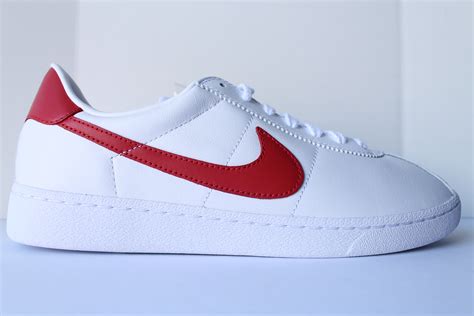 Nike Bruin Sneakers .